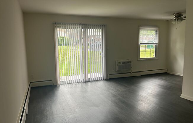 2 beds, 1 bath, 900 sqft, $1,770, Unit 00 - O- 3