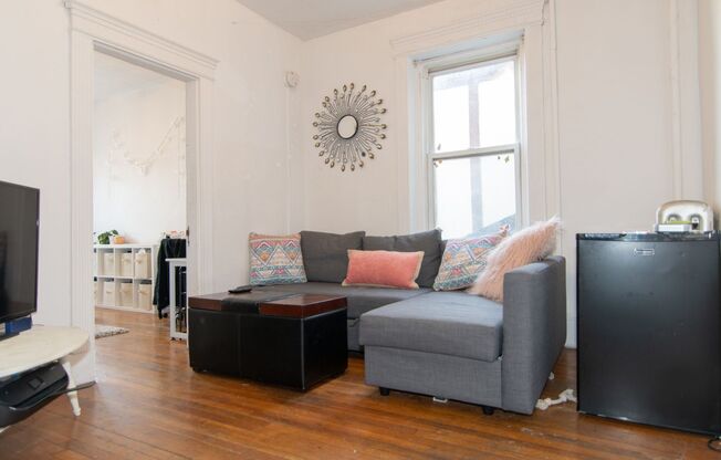 3 beds, 1 bath, $3,300, Unit Unit #10