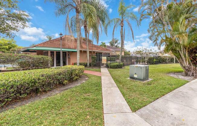 2 beds, 2 baths, 932 sqft, $2,100