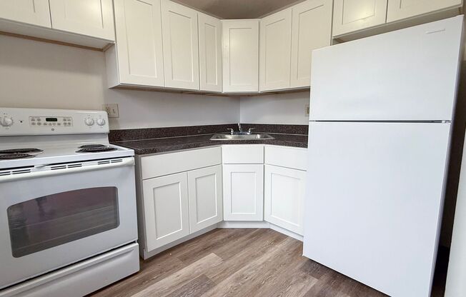 1 bed, 1 bath, 463 sqft, $1,300, Unit C7
