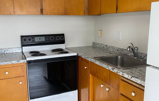 2 beds, 1 bath, 780 sqft, $1,995, Unit 10