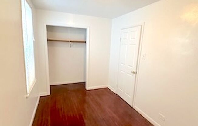 2 beds, 1 bath, 900 sqft, $1,200, Unit 2R