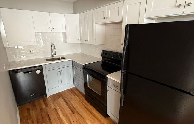 2 beds, 1.5 baths, $2,600, Unit 302