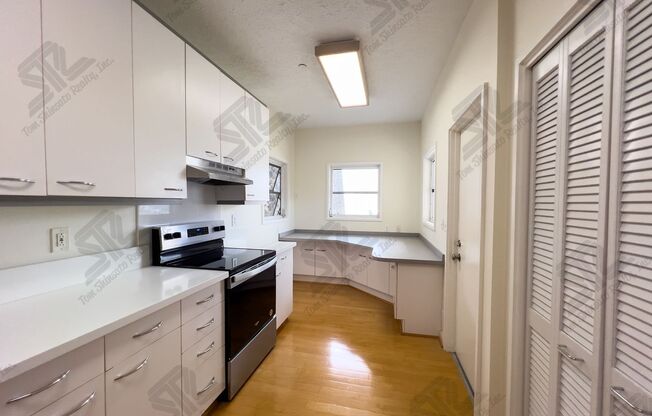 A Secluded 3 bedroom / 3 Bathroom house in the area of Punchbowl. 2000 Square Feet
