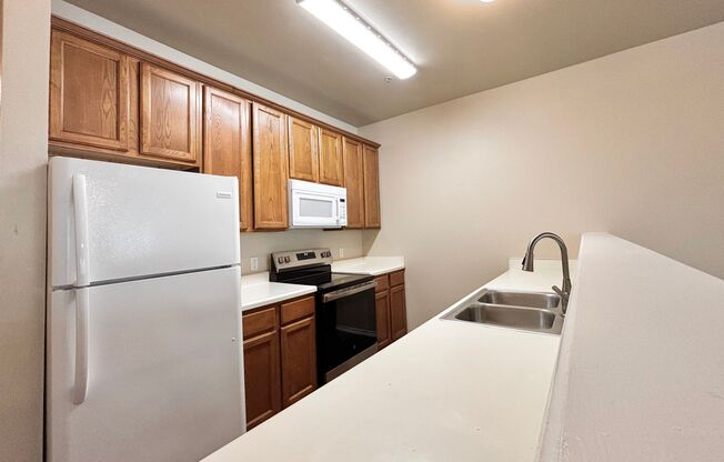 Conveniently located townhome in Universal City!