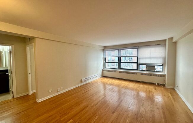 1 bed, 1 bath, 700 sqft, $1,950, Unit 418-1502