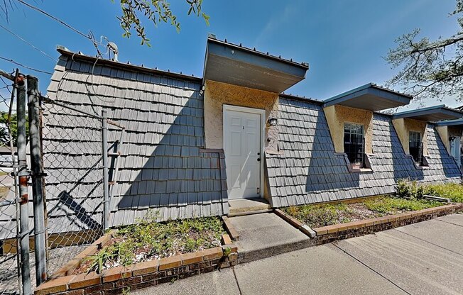 9213 N 13 ST