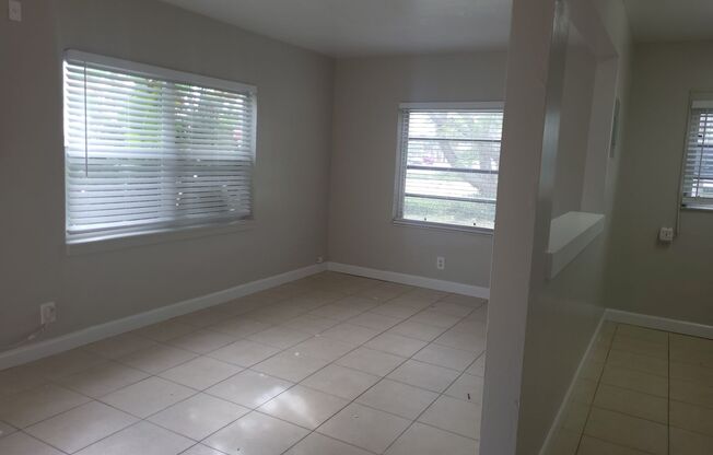 1 bed, 1 bath, 850 sqft, $1,600, Unit 1W