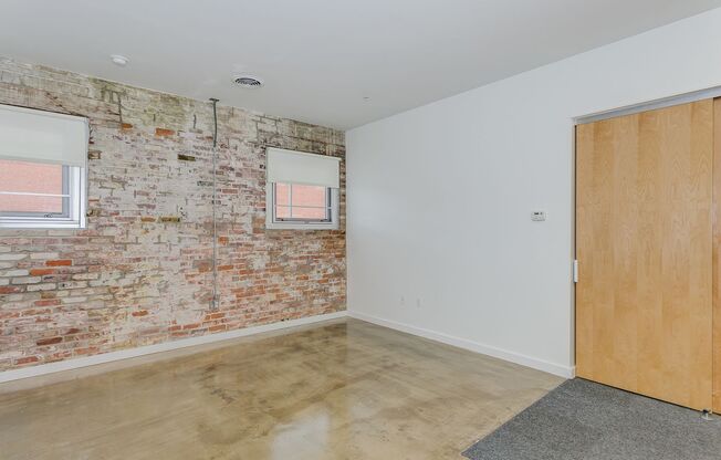 $975 -  1 bed 1 Bath Loft in Art DistrictCharming one bedroom corner unit in Downtown Wichita, Steps from Intrust Bank Arena!