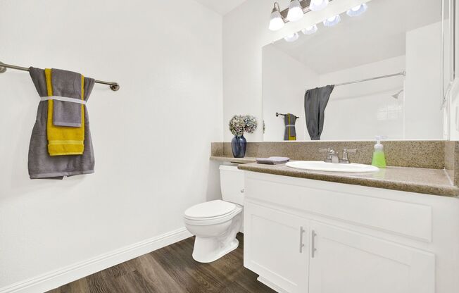 2 beds, 1 bath, 810 sqft, $2,075, Unit E145