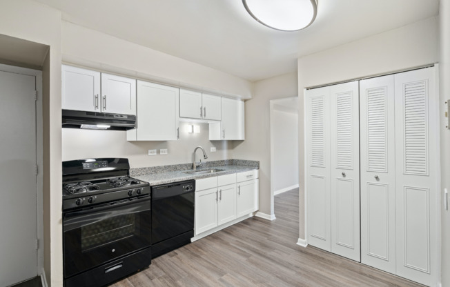 Spacious Kitchen |  Apartments for Rent in Woodridge, Illinois | The Townhomes at Highcrest