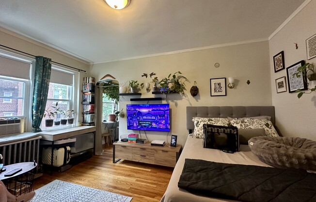 89 STRATHMORE RD