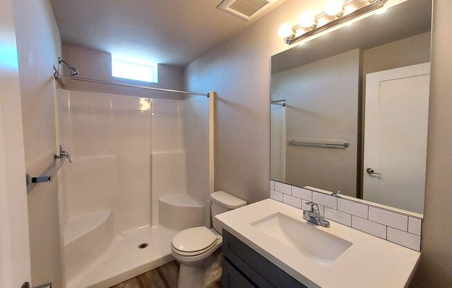 1 bed, 1 bath, $1,147, Unit A-102