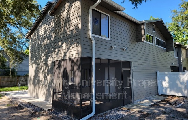 207 SW 6 AVE