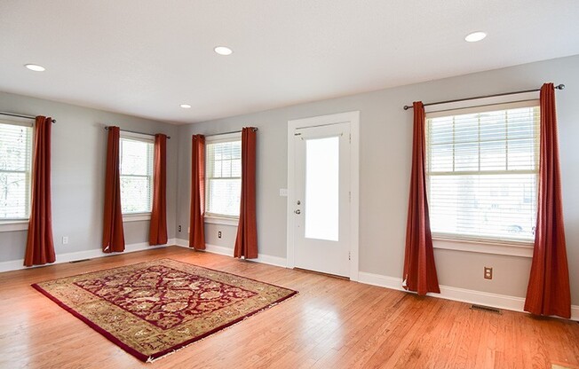 Waldo 4 Bed 2 Bath Home + 2 Car Garage