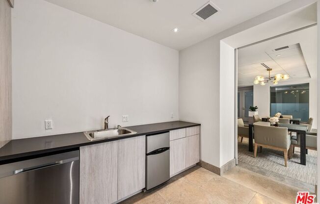 1 bed, 1 bath, 693 sqft, $3,000, Unit 228