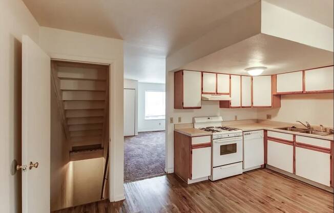 Large Kitchen and basement at Arbor Pointe Townhomes, Battle Creek, Michigan