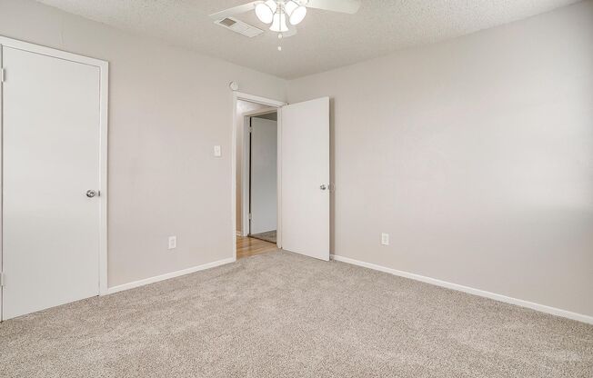 2 beds, 1 bath, 878 sqft, $1,150, Unit 338 W Mustang