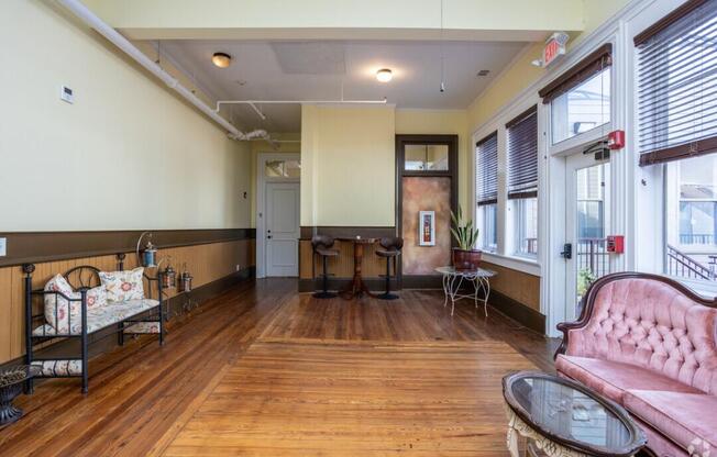 1 bed, 1 bath, 789 sqft, $1,600