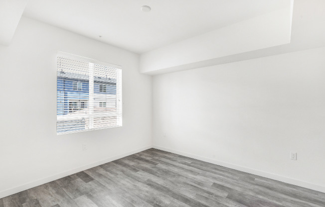 1249 W. 39th Place