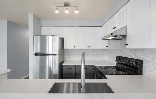 2 beds, 1.5 baths, 860 sqft, $2,250, Unit 404