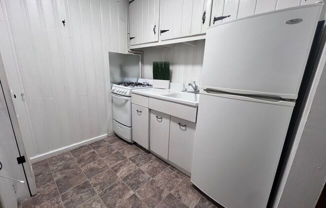 1 bed, 1 bath, 800 sqft, $1,750, Unit A