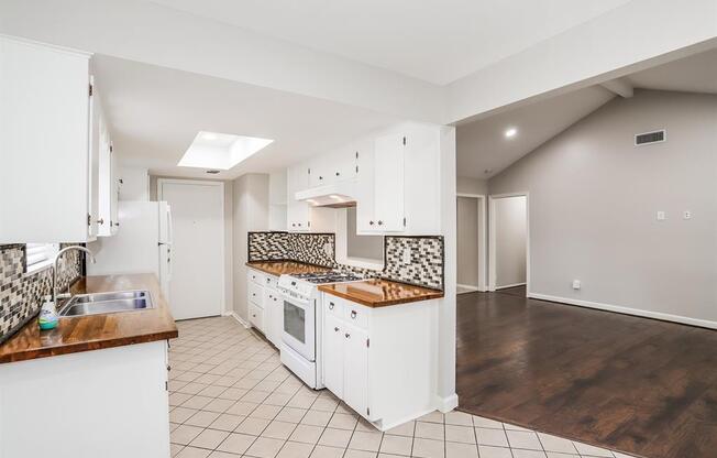 13914 DUNCANNON DR
