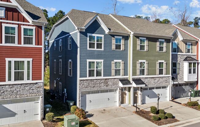 Welcome to this exceptional 3-bedroom, 2.5-bath condo in Chesapeake!