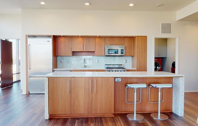 2 beds, 3 baths, 1,660 sqft, $6,000, Unit 1616