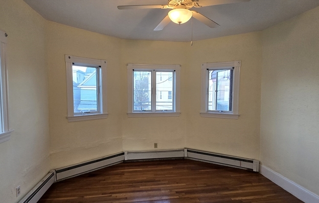 3 beds, 1 bath, 1,050 sqft, $2,850, Unit 2