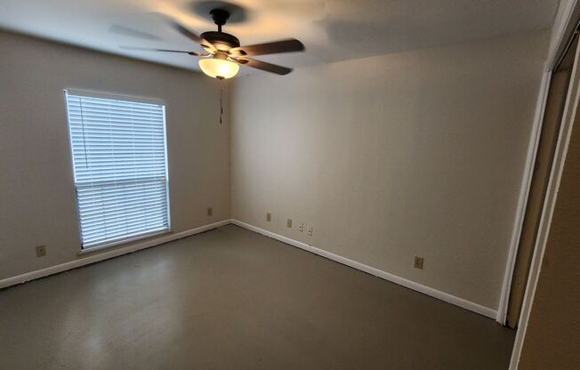 3 beds, 1 bath, $1,595