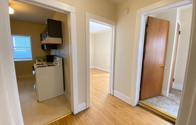 1 bed, 1 bath, $1,095, Unit 10