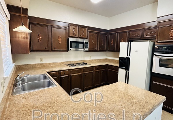 3878 HIDDEN DR