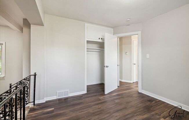 2 beds, 1 bath, $1,200, Unit 15470