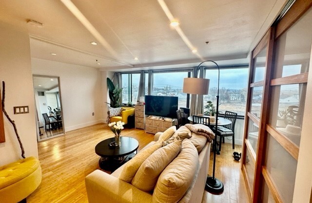 Studio, 1 bath, $2,175, Unit 3G