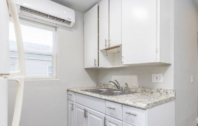 1 bed, 1 bath, 750 sqft, $1,145, Unit 1307-C