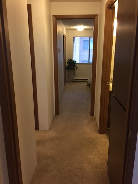 2 beds, 1 bath, 895 sqft, $1,790, Unit T103