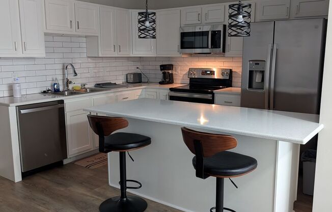 2 beds, 1 bath, 1,088 sqft, $1,900, Unit Apt 301 Short term