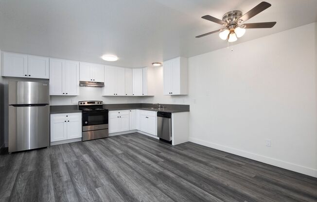 Studio, 1 bath, 350 sqft, $1,500, Unit 25