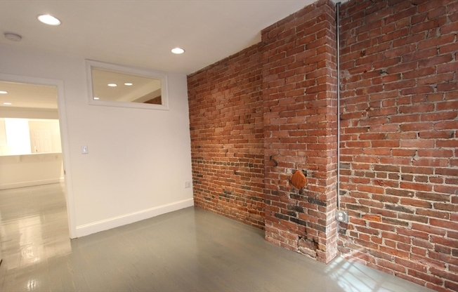 2 beds, 1 bath, 800 sqft, $4,500, Unit 9