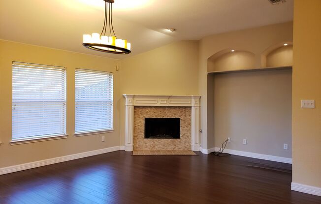 Frisco, 4 beds house -Located next Main st & Preston,