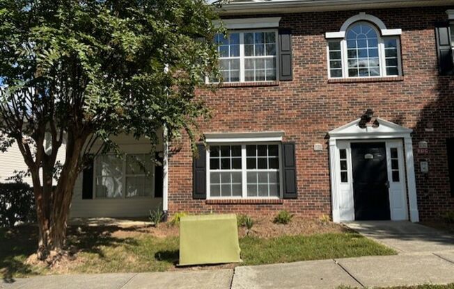 Charming 2 Bed/2 Bath Condo - Mill Creek Subdivision in Cornelius - Garden Tub - Side Porch - Community Pool