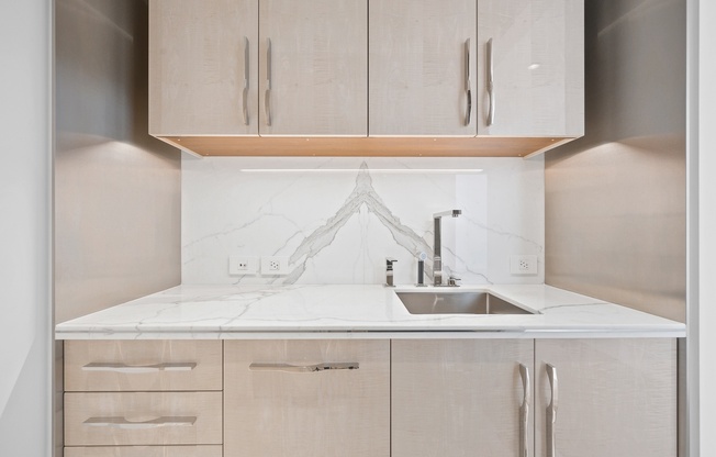 Studio, 1 bath, 569 sqft, $9,950, Unit 35-E