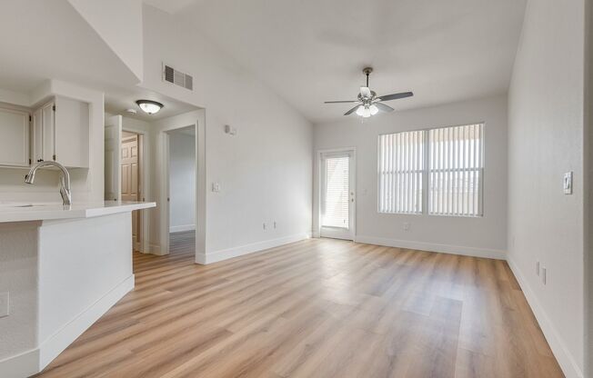 2 beds, 2 baths, $1,475, Unit # 2174
