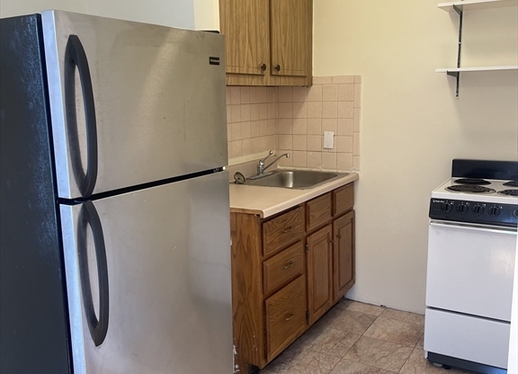 1 bed, 1 bath, 425 sqft, $2,000, Unit 3