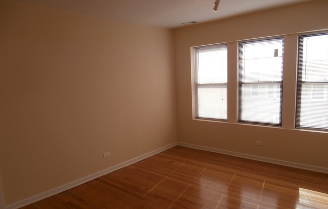 2 beds, 1 bath, $1,800, Unit 4751 #1W