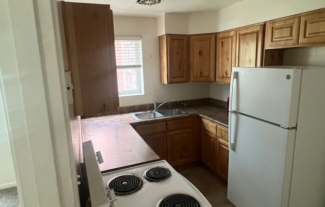2 beds, 1 bath, $1,095, Unit 21