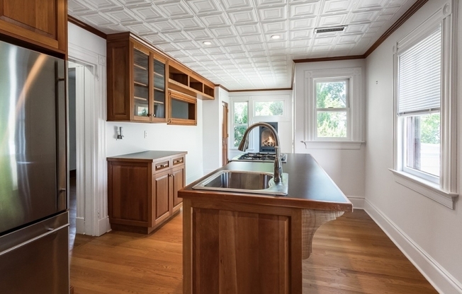 30 MIDLAND AVE