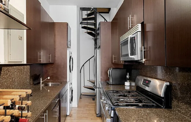 422 W BROADWAY