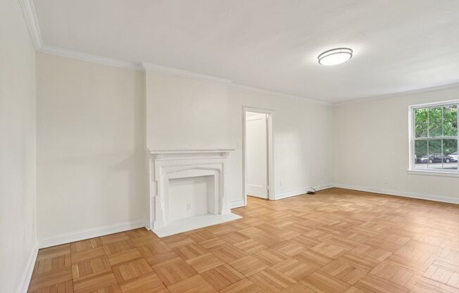 2 beds, 1 bath, 975 sqft, $1,900, Unit Royal York 102